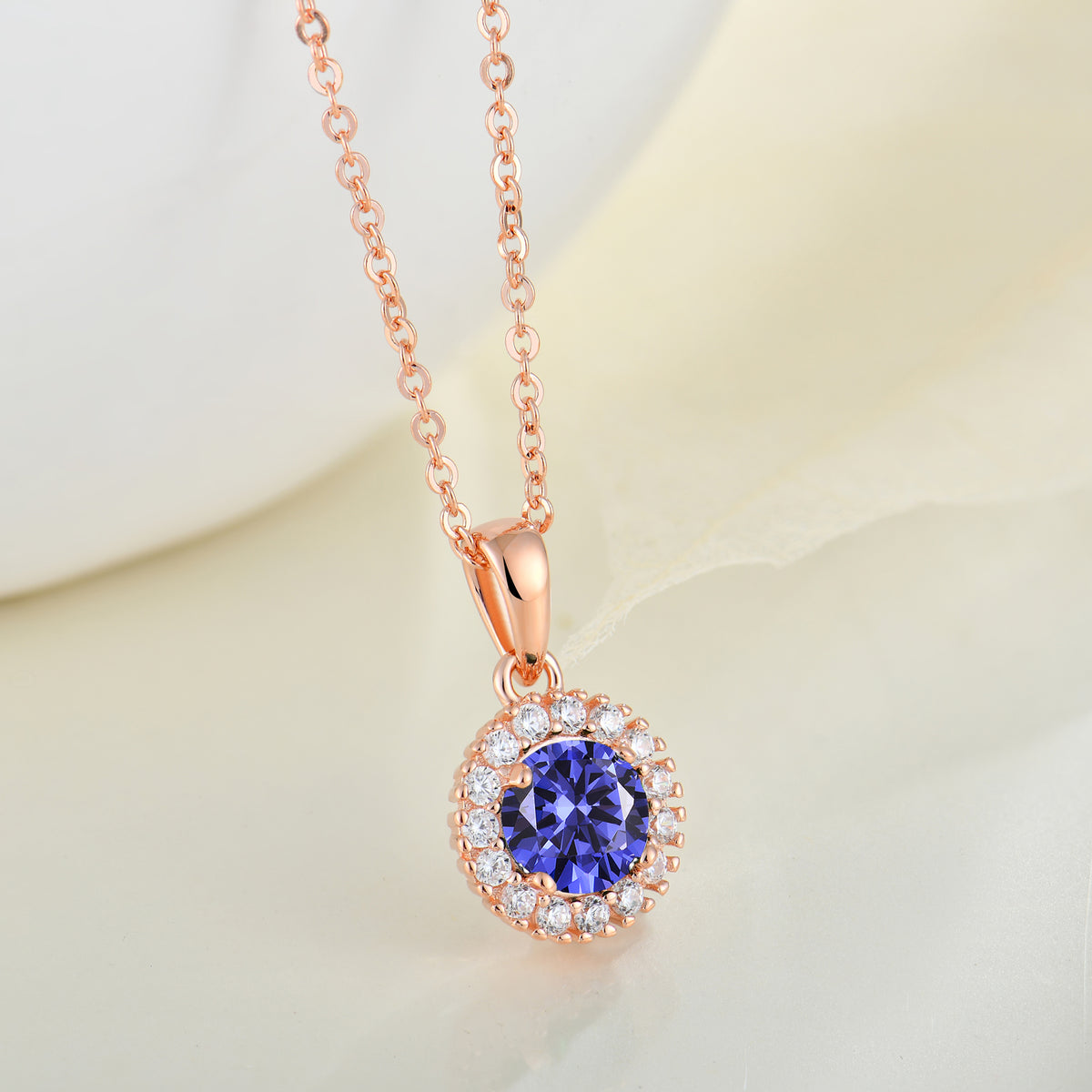 Roségoldener Tansanit-Anhänger mit Kette in limitierter Auflage 