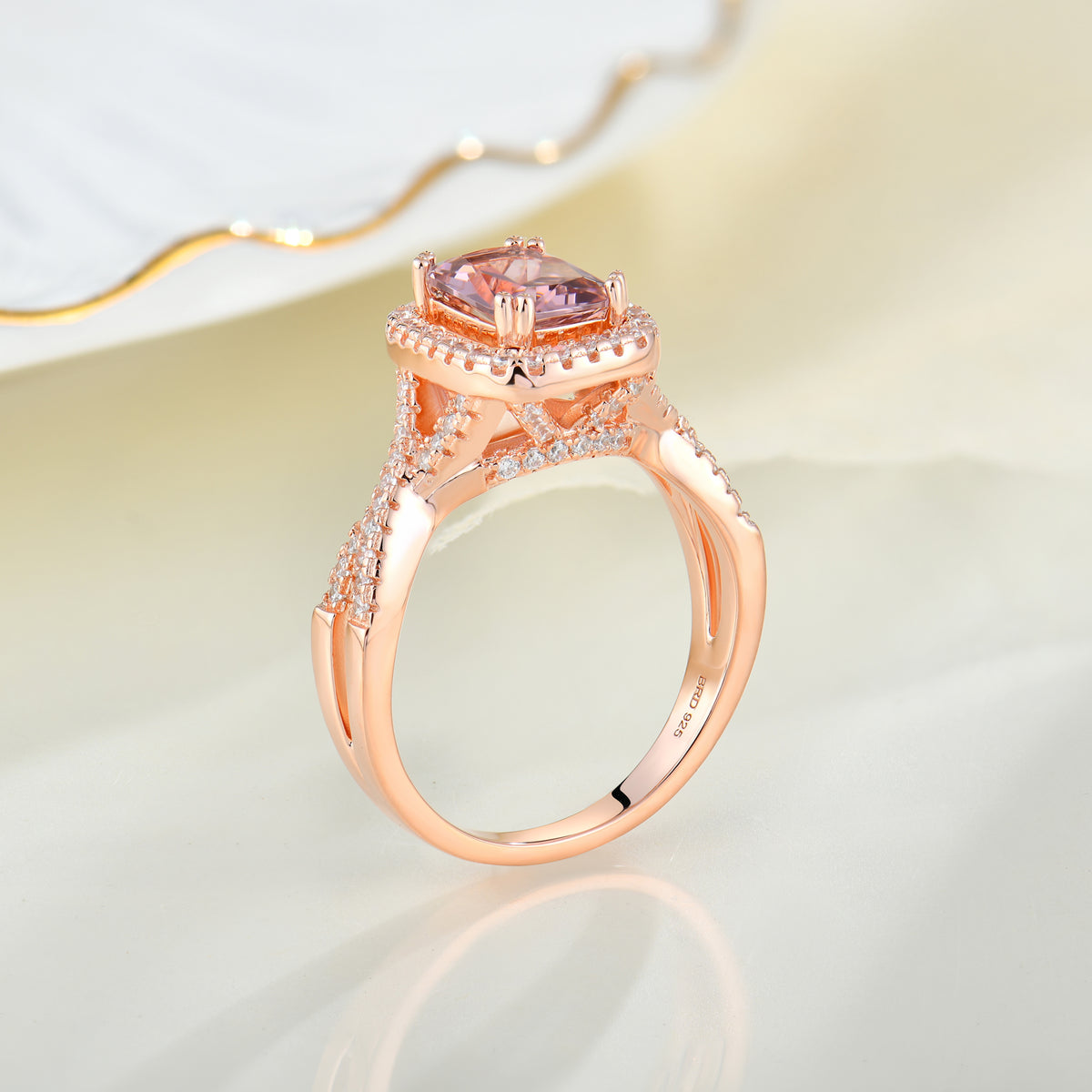 Roségoldener Morganit-Ring in limitierter Auflage 