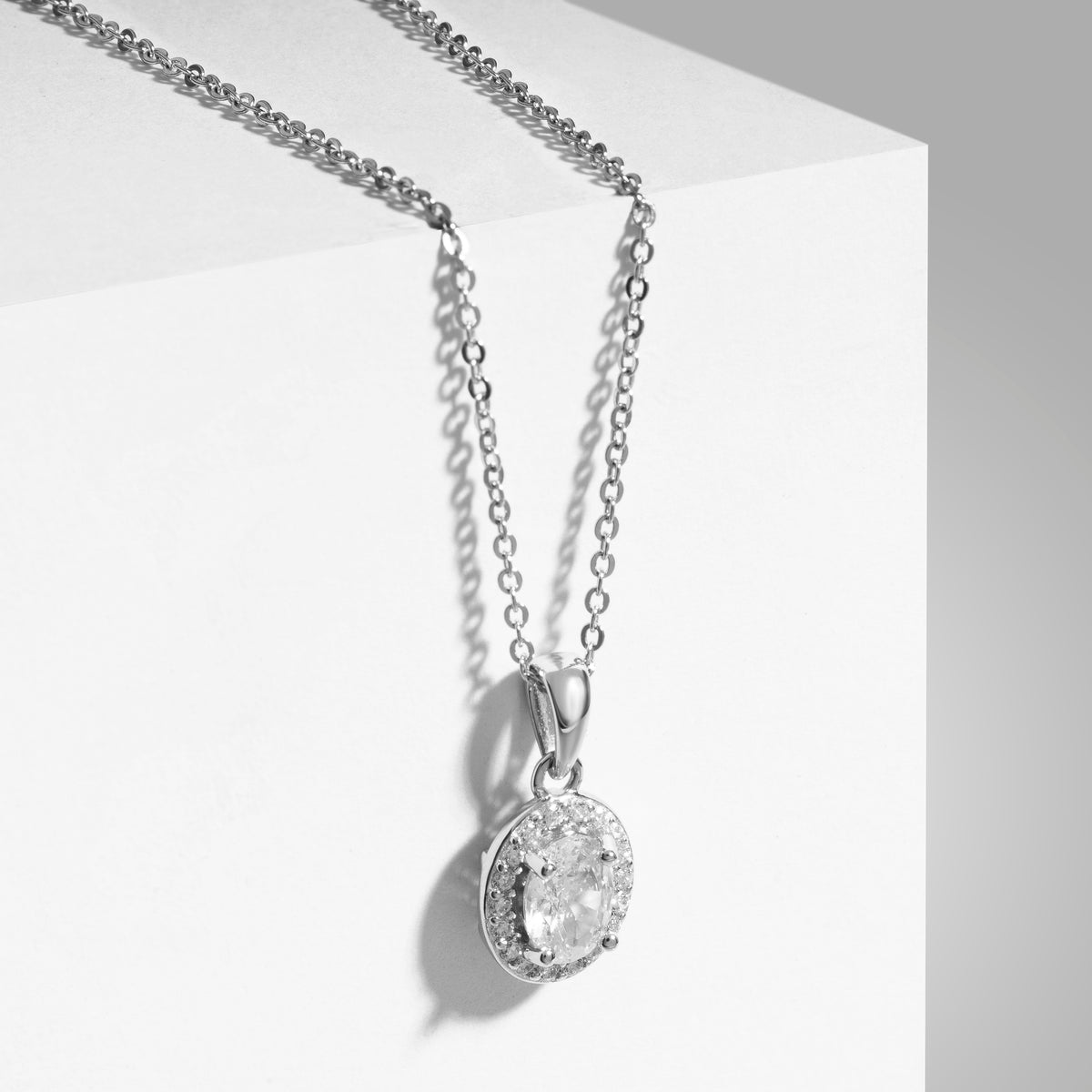 Classic Oval Pendant With Chain