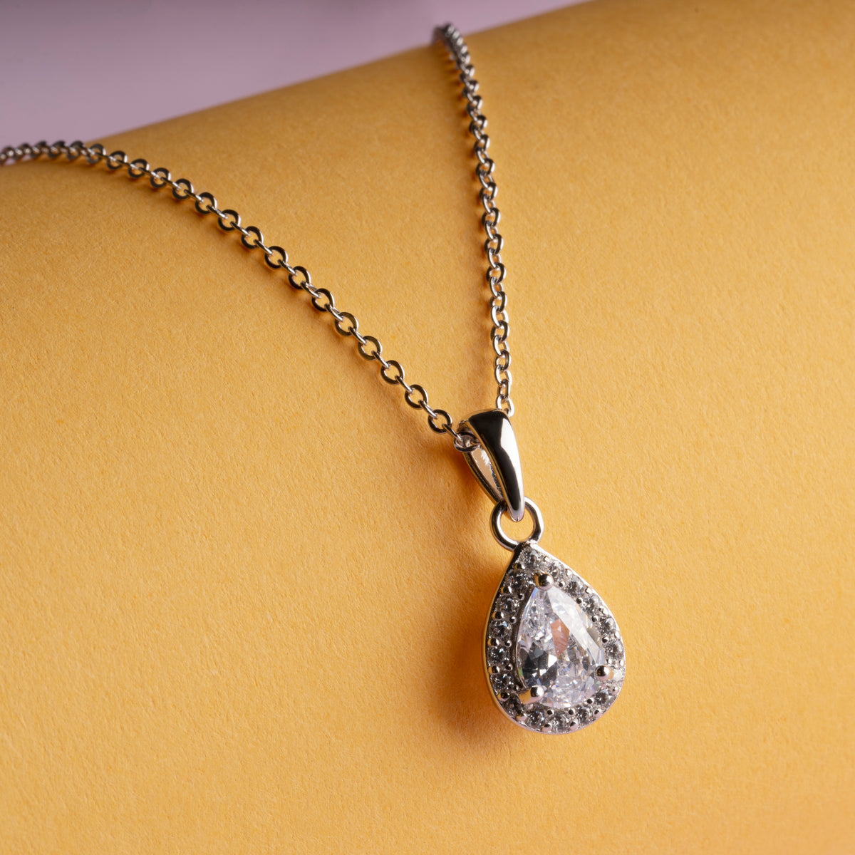 Birnenanhänger mit Kette
